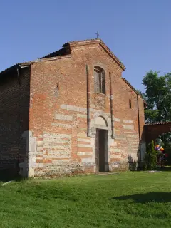 Facciata - Chiesa della Trinità da Lungi a Castellazzo Bormida