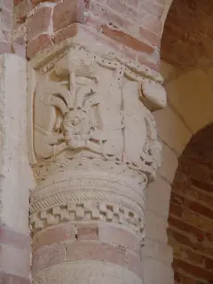 Capitello zooforme - Chiesa della Trinità da Lungi a Castellazzo Bormida