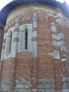 Abside e lato sinistro - Chiesa della Trinità da Lungi a Castellazzo Bormida