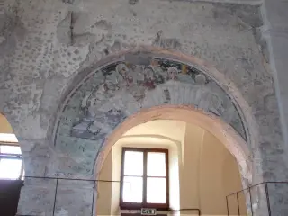 Lunetta arco seconda campata Sud odierna, mise au tombeau - Ex Chiesa dei Santi Pietro e Paolo a Caraglio