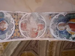 Sottarco seconda campata Nord odierna, affreschi - Ex Chiesa dei Santi Pietro e Paolo a Caraglio