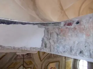 Sottarco quarta campata Nord odierna, affreschi - Ex Chiesa dei Santi Pietro e Paolo a Caraglio