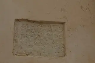 Resti di iscrizione in facciata - Parrocchiale di San Giacomo Maggiore a Albugnano