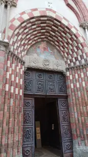 Portale e affrresco lunetta - Chiesa di San Domenico a Alba
