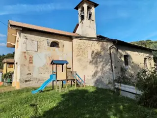 Fianco e campaniletto - Parrocchiale di San Gottardo a Cellio con BreiaFrazione Valmonfredo
