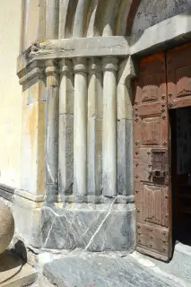 Portale - Parrocchiale di Nostra Signora della Neve a Cesana TorineseFrazione Bousson