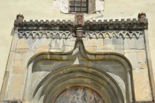 Portale - Parrocchiale di Nostra Signora della Neve a Cesana TorineseFrazione Bousson