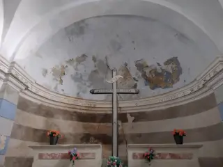 Tracce affreschi catino absidale - Chiesa di Santa Maria al Cimitero a Cinzano