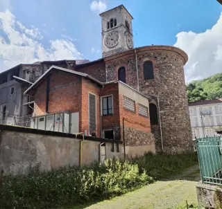 Fianco e abside - Parrocchiale di San Giorgio a Coggiola