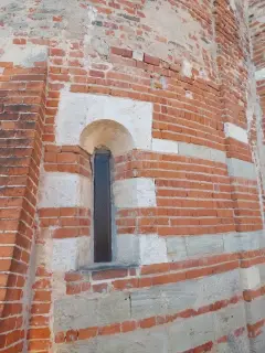 Monofora absidale - Chiesa di San Michele a Dusino San Michele