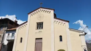 Facciata - Parrocchiale dell' Assunta a Forno Canavese