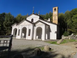 Vista e campanile - Santuario di Nostra Signora dei Milani a Forno CanaveseFrazione Milani