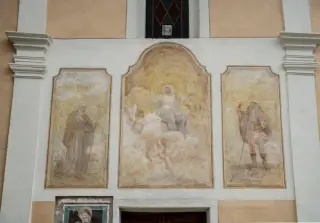 Affreschi Facciata - Oratorio dell' Assunta o Madonna del Latte a Pray