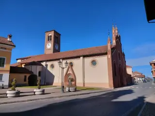 Fianco e campanile - Parrocchiale di San Michele Arcangelo a Genola