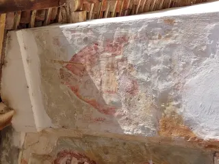 Tracce di affresco di vescovo - Cappella della Santissima Trinità a Genola