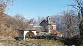 Vista - Oratorio di San Giulio o della Natività di Maria Santissima a PellaFrazione Ronco Superiore