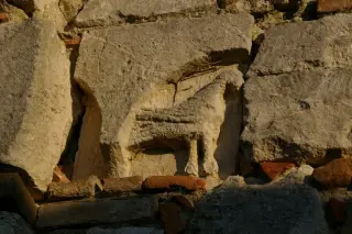 Fregio di uccello che becca - Chiesa Cimiteriale dei Santi Vittore e Corona a Montiglio MonferratoFrazione Colcavagno