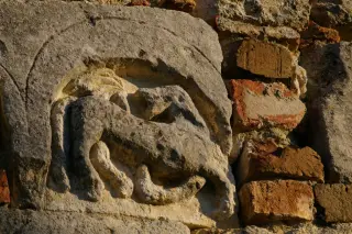 Fregio di animale - Chiesa Cimiteriale dei Santi Vittore e Corona a Montiglio MonferratoFrazione Colcavagno