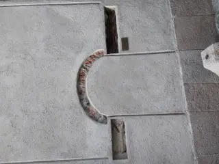 Porta tamponata - Battistero dei Santi Gervaso e Protaso a Baveno