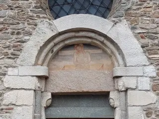 Portale e Cristo di Pietà - Parrocchiale di San Massimo a Isasca