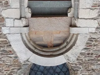 Portale e Cristo di Pietà - Parrocchiale di San Massimo a Isasca