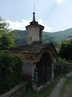 Vista - Cappella della Madonna di Loreto o il Gesietto a BoccioletoFrazione Oro