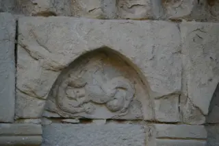 Scultura sotto archetto pensile - Chiesa o Pieve della Madonna della Pieve o di Santa Maria a Cortemilia