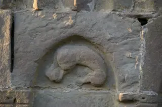 Scultura sotto archetto pensile - Chiesa o Pieve della Madonna della Pieve o di Santa Maria a Cortemilia